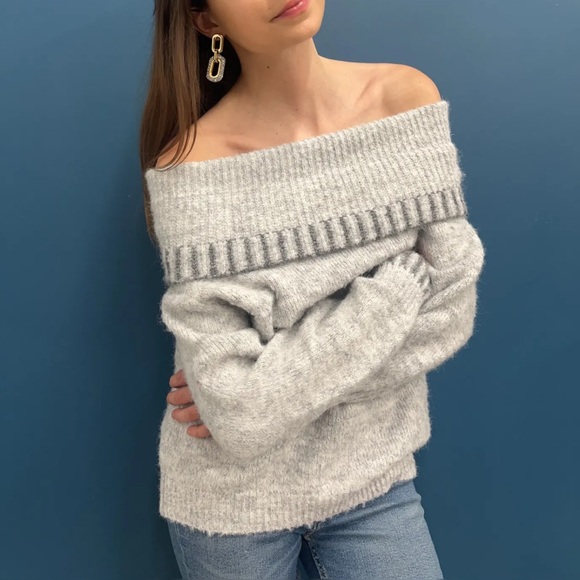 FABULOUS OFF OR ON THE SHOULDER SWEATER FROM PARIS FRANCE 🇫🇷 - Picture 4 of 4